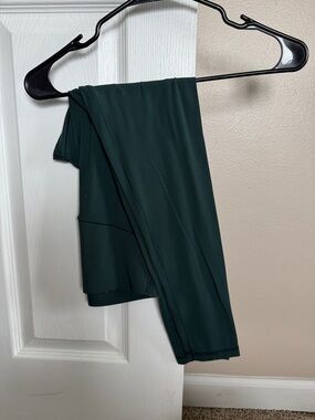 Women's Dark Green Leggings - Sleek Everyday Comfort